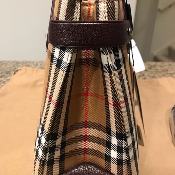 SOLD!! NWT Burberry Vintage Check Banner - Picture 5 of 8